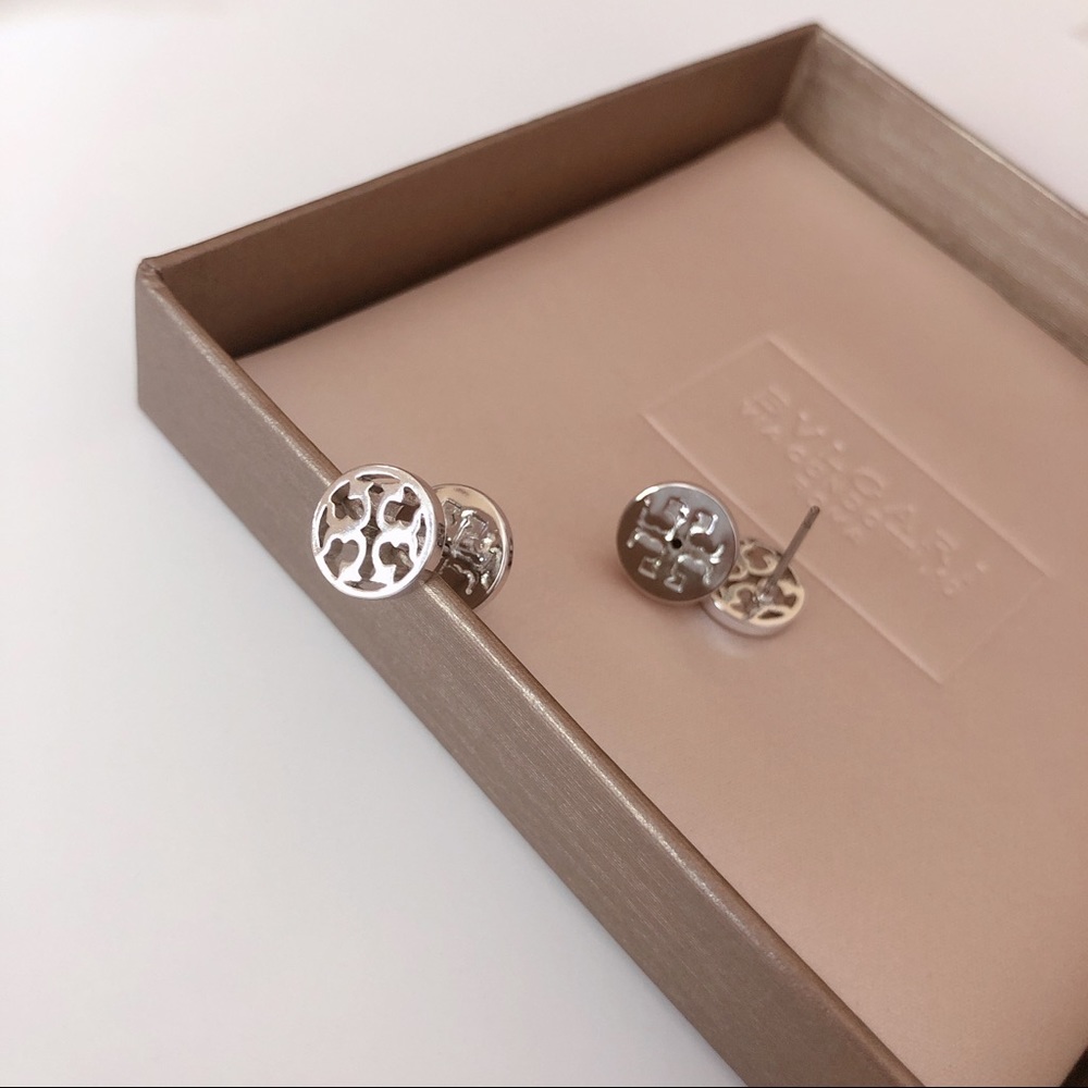 TORY BURCH MILLER STUD EARRING SILVER - Picture 2 of 7
